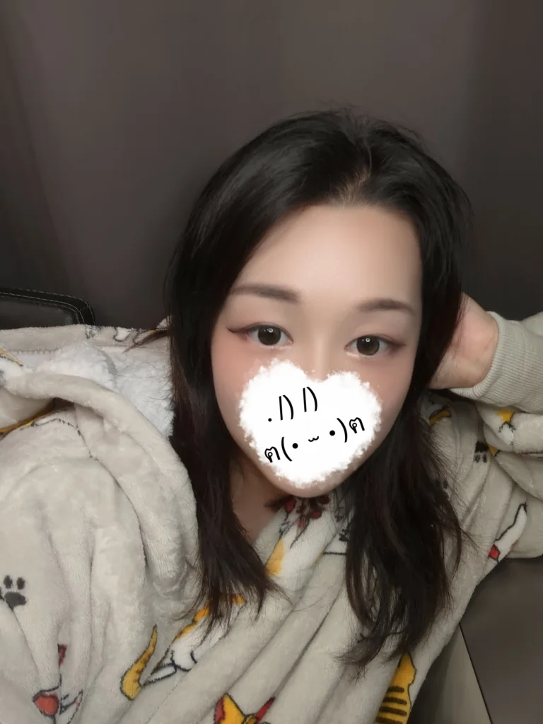 オーロ・クロニー 中の人 顔